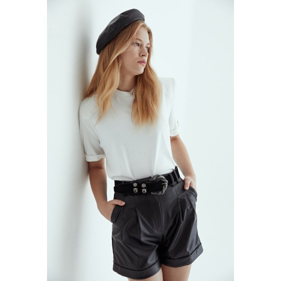 Дамска кожена къс пантолон с високо талия