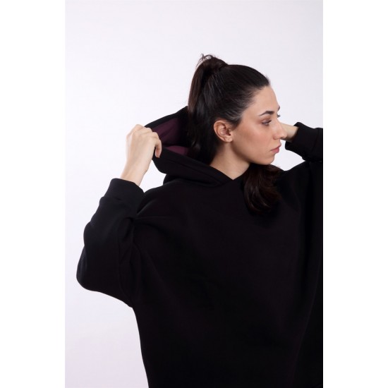 Дамски черен суичър с качулка