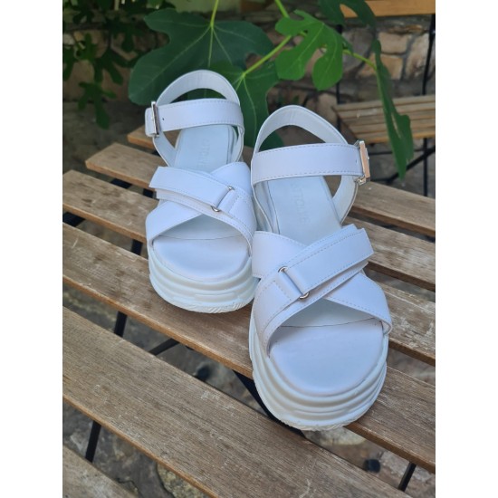 Дамски кожени сандали с висока подметка