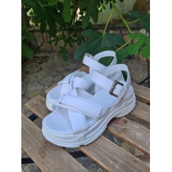 Дамски кожени сандали с висока подметка