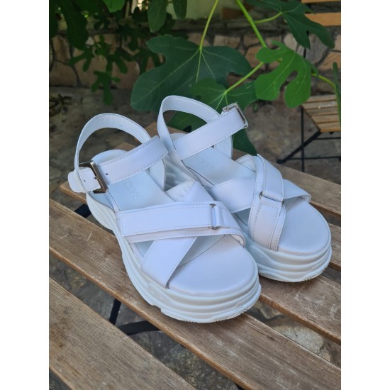 Дамски кожени сандали с висока подметка