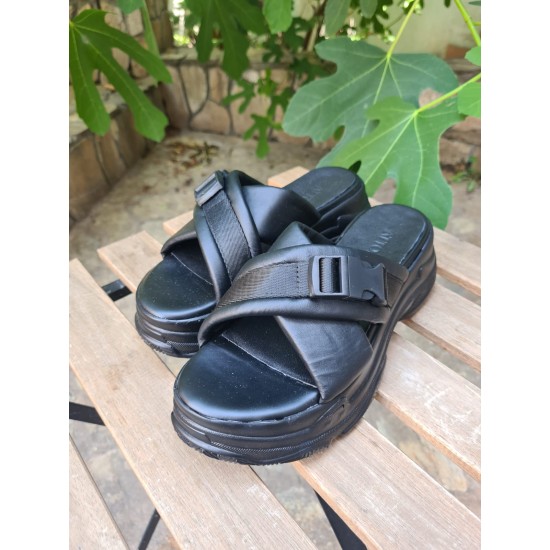 Дамски кожени сандали с дебела подметка