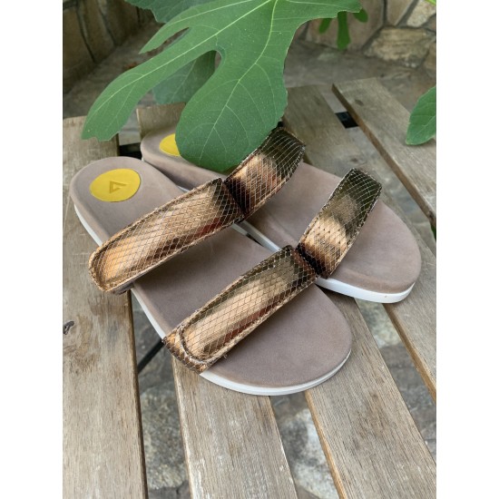 Дамки сандали на равна подметка