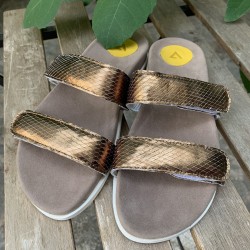 Дамки сандали на равна подметка