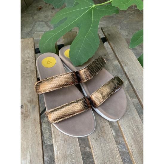 Дамки сандали на равна подметка