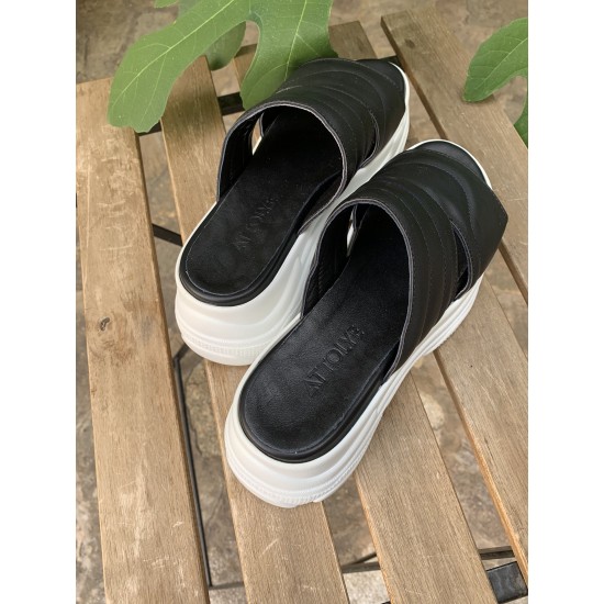 Дамски сандали с висока подметка