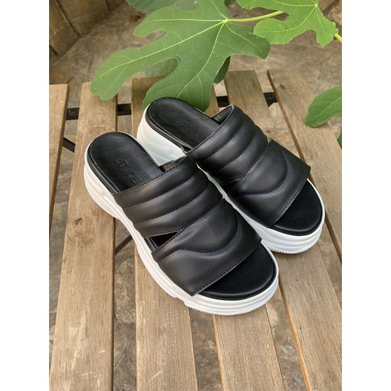 Дамски сандали с висока подметка