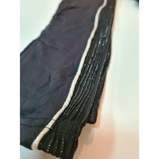 Дамски спортен клин в черно с интересен дизайн